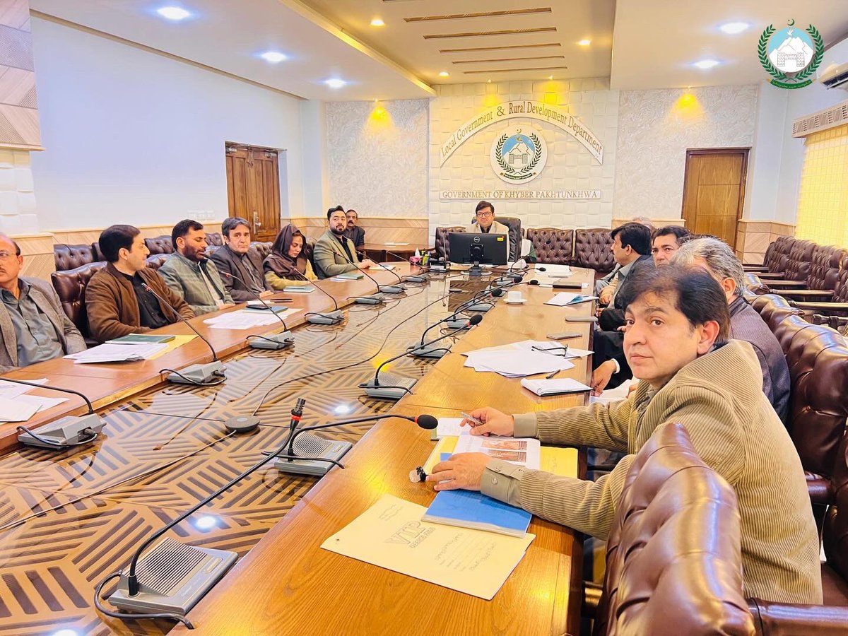LGKPGovt's tweet photo. Secy LG chaired a meeting on District Service Delivery. Director Reforms briefed on progress, focusing on functionality and cleanliness of key public facilities across KP. LCB Secy and RMOs attended.
#lgerdd #localgovtkp #goodgovernance https://t.co/5x67ZIeFjQ