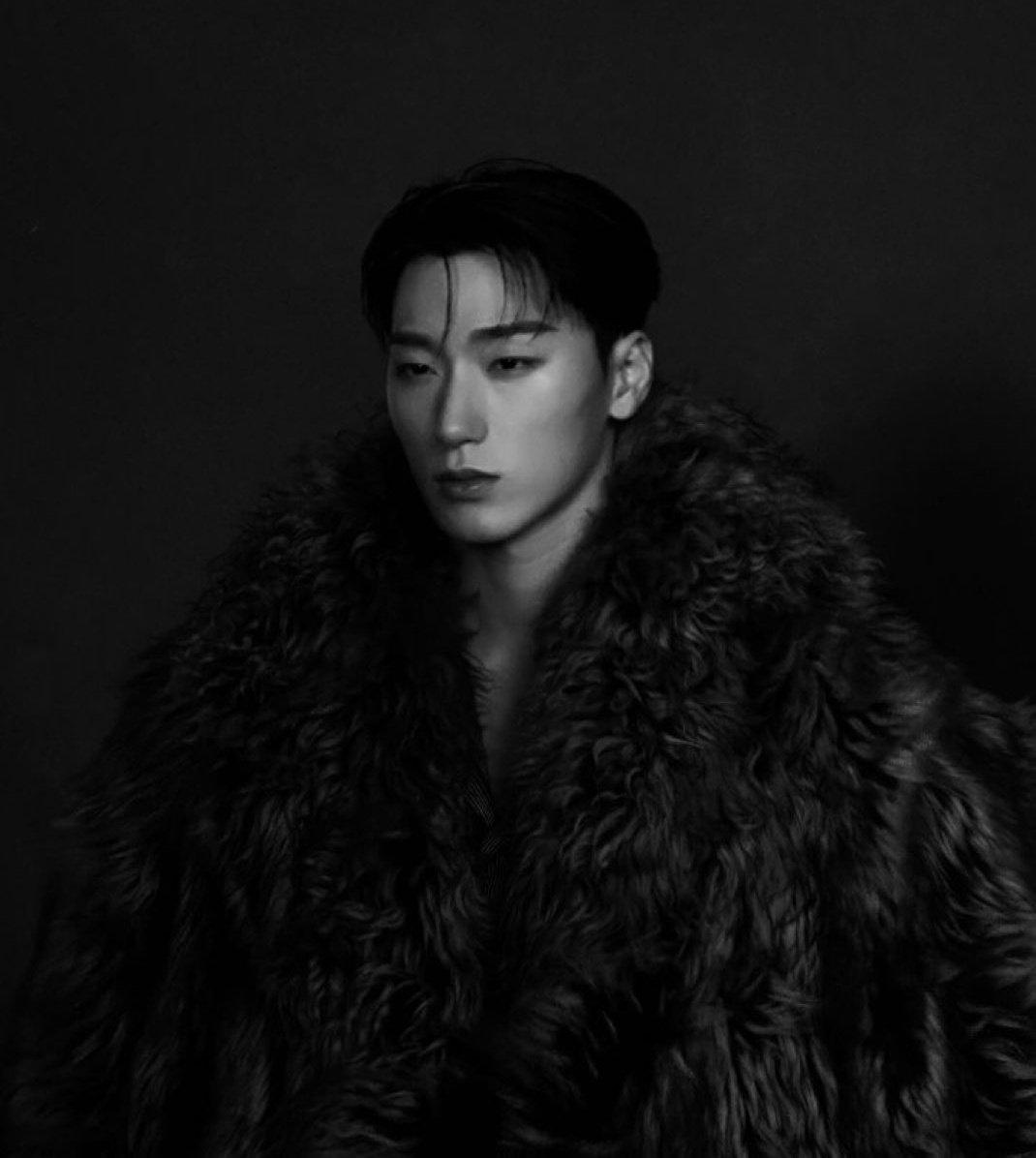 allforsan710's tweet image. Choi San said the concept for this comeback.. In the snow field, in the cold regions.. it's not giving the good/kind vibes. And San and Atiny made same comments
"나쁜대공" The Bad Grand Duke 🫢 Wow our Grand Duke of The North is really the inspiration ❤️ 
#choisan #산 #최산