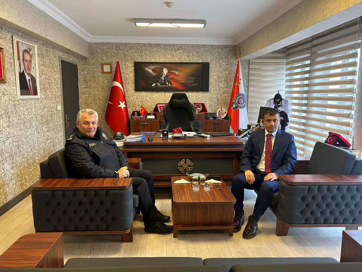 Kaymakamımız Sayın Dr. <a href="/nmehmetbeyoglu/">Dr. Nuri MEHMETBEYOĞLU</a>, vekâleten yürütmekte olduğu Kahramankazan Kaymakamlığı görevine ilişkin olarak İlçe Emniyet Müdürlüğünde ziyaret ve incelemelerde bulundu.