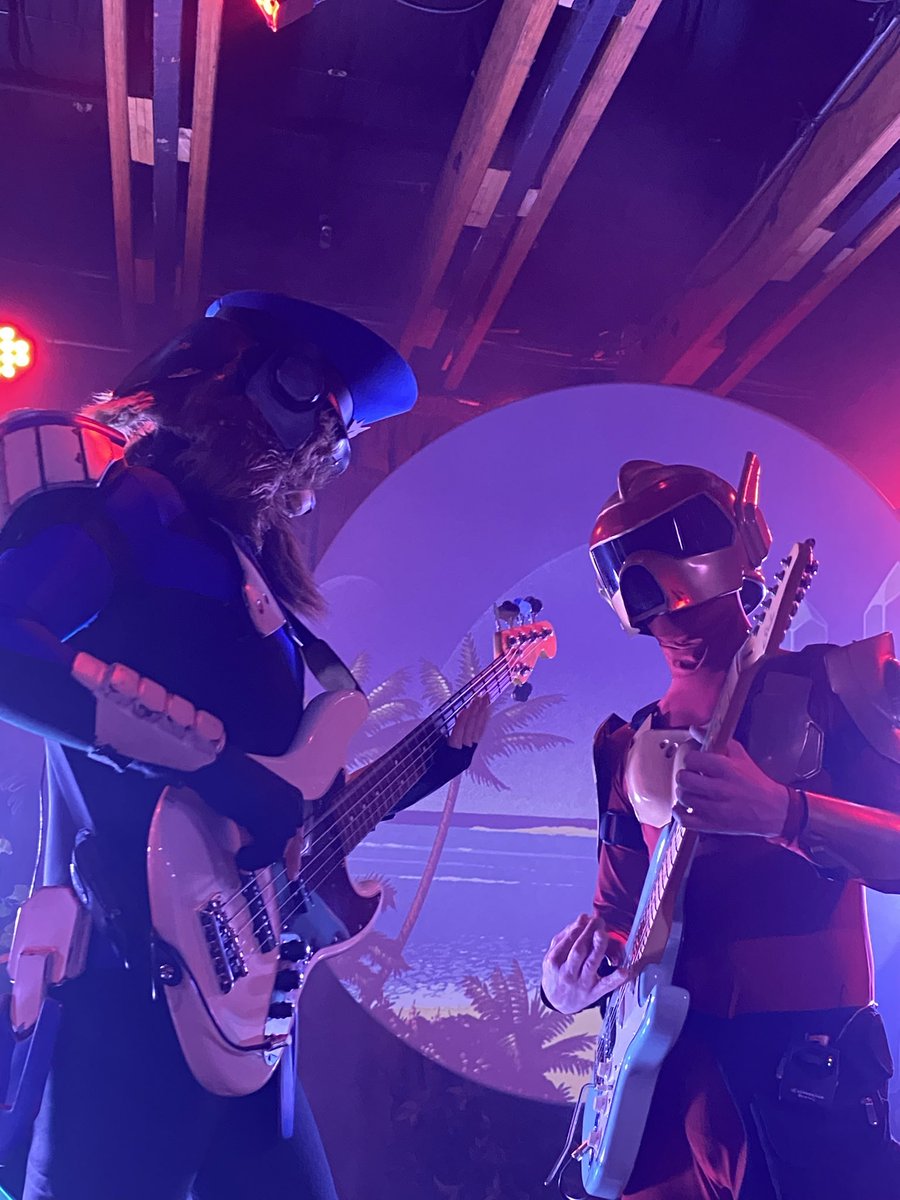 via Incognootle on twitter (from Digital Nightmare Tour in Phoenix, AZ)