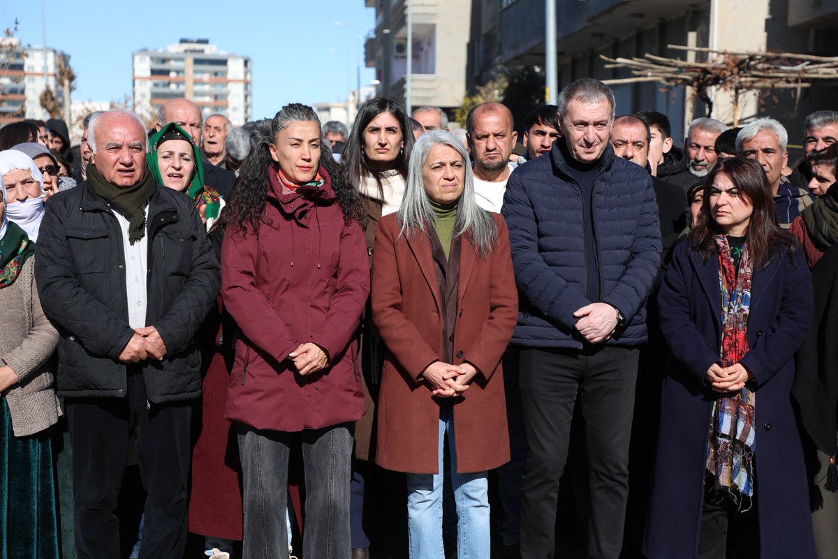 tuncerbakirhan's tweet image. Kuzey ve Doğu Suriye’ye yönelik saldırılar nedeniyle Nusaybin’deyiz. Rojava sınırından haykırdık; Rojava sadece bir toprak parçası değildir. Rojava direniştir, umuttur. Halkların kardeşçe, eşit ve özgür bir yaşamı birlikte kurabildiği bir umut…

Dün olduğu gibi bugün de; onuru,…