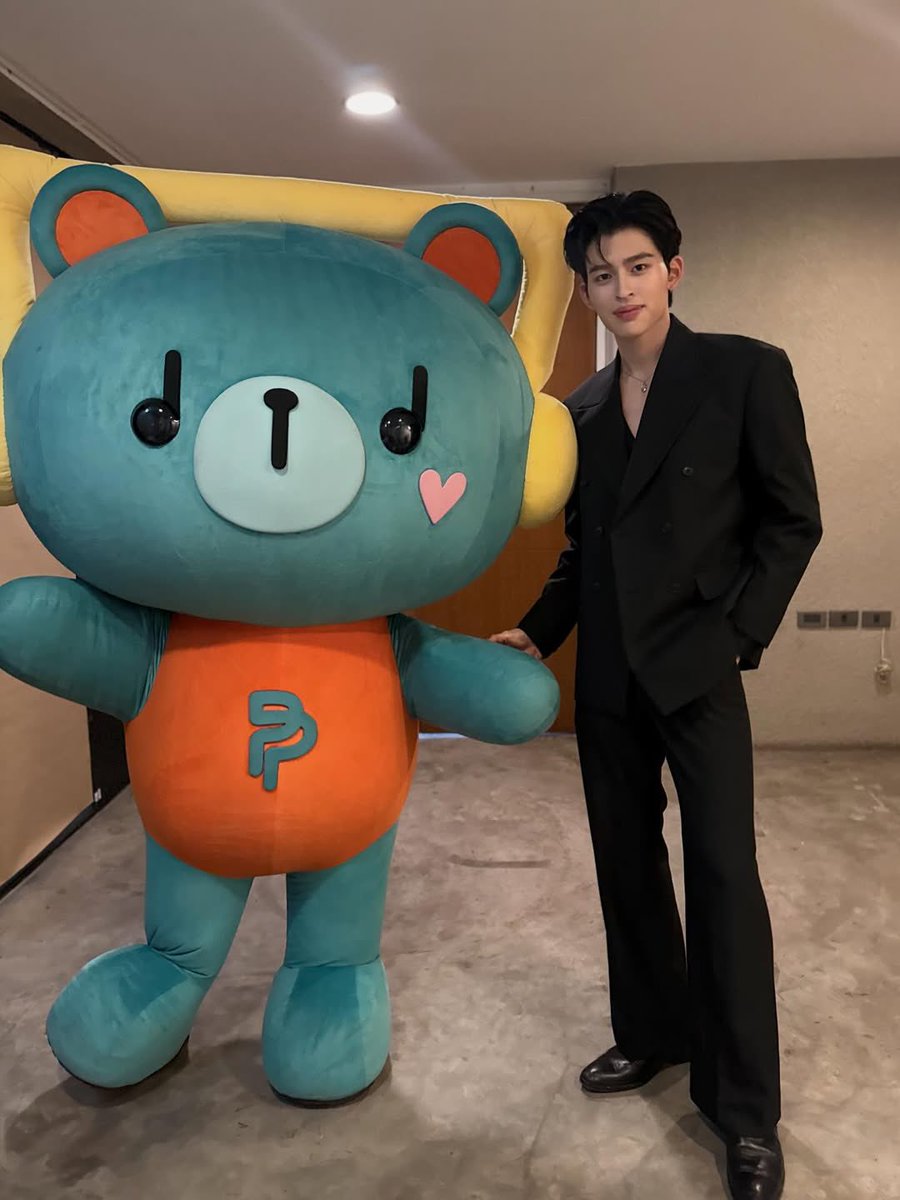 ppnaravit_home's tweet image. IG update : @permpoon_GMMTV 

ออกงานกับท่านแบบว่าหล่อเท่ฉุดๆไปเรย😎

POND PERMPOON WITH CHARMISS

 #ppnaravit
#PERMPOON 
#CharmissxPondNaravit