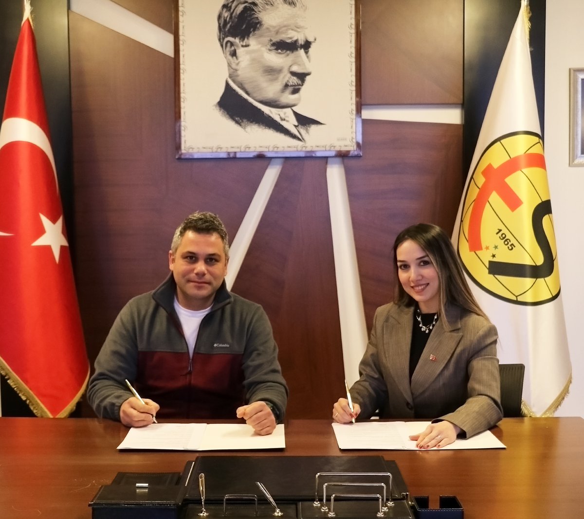 Kulübümüz, Beslenme ve Diyet Uzmanı Diyetisyen Ayşegül Akkaya Erden ile anlaşmaya varmıştır.

Sporcu sağlığı ve performansını merkeze alan yaklaşımımız doğrultusunda, futbolcularımızın beslenme planlaması ve performans süreçlerinde kulübümüze katkı sunacak olan Ayşegül Akkaya