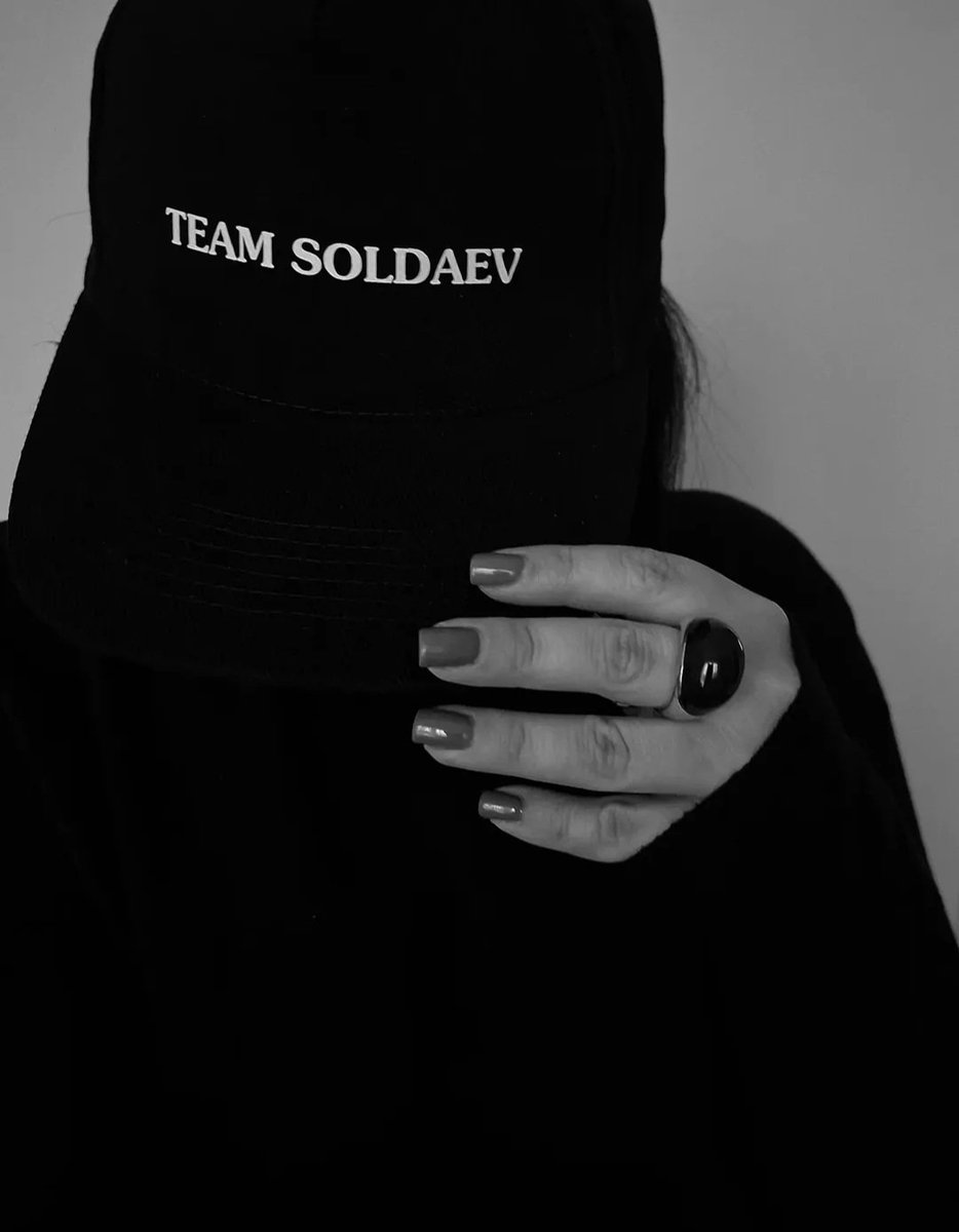 Dlaczego? 
Odpowiedź jest bardzo prosta. Bo wspieranie tak fajnego, utalentowanego, ciekawego, sympatycznego człowieka, który swoją determinacją i ciężką pracą tak wiele w życiu osiągnął i który może być wzorem dla młodych ludzi, to zawsze zaszczyt i przyjemność
<a href="/SoldaevMMA/">Adam Soldaev</a>