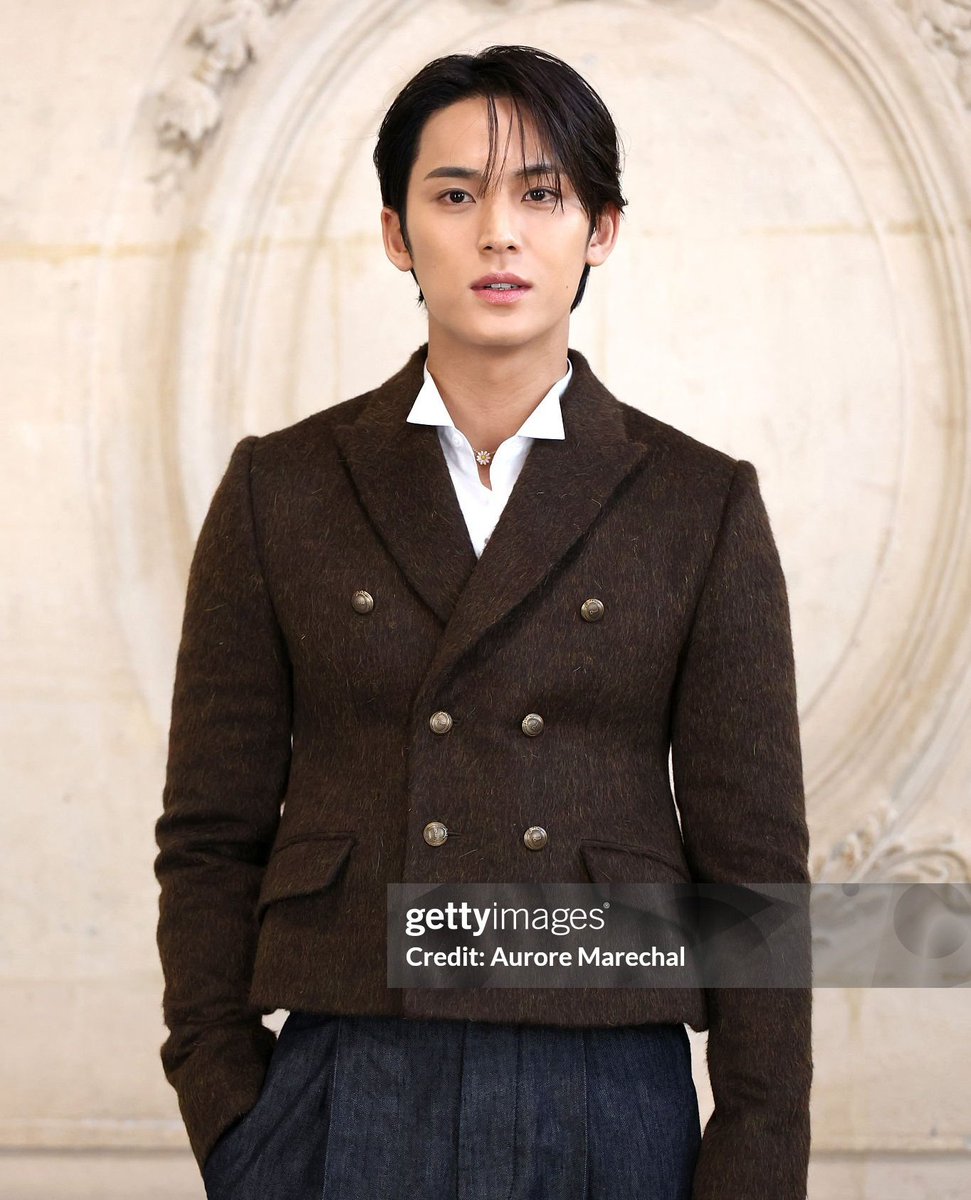 breaking the getty images curse again and looking like his majesty the royal emperor oh no one's doing it like mingyu