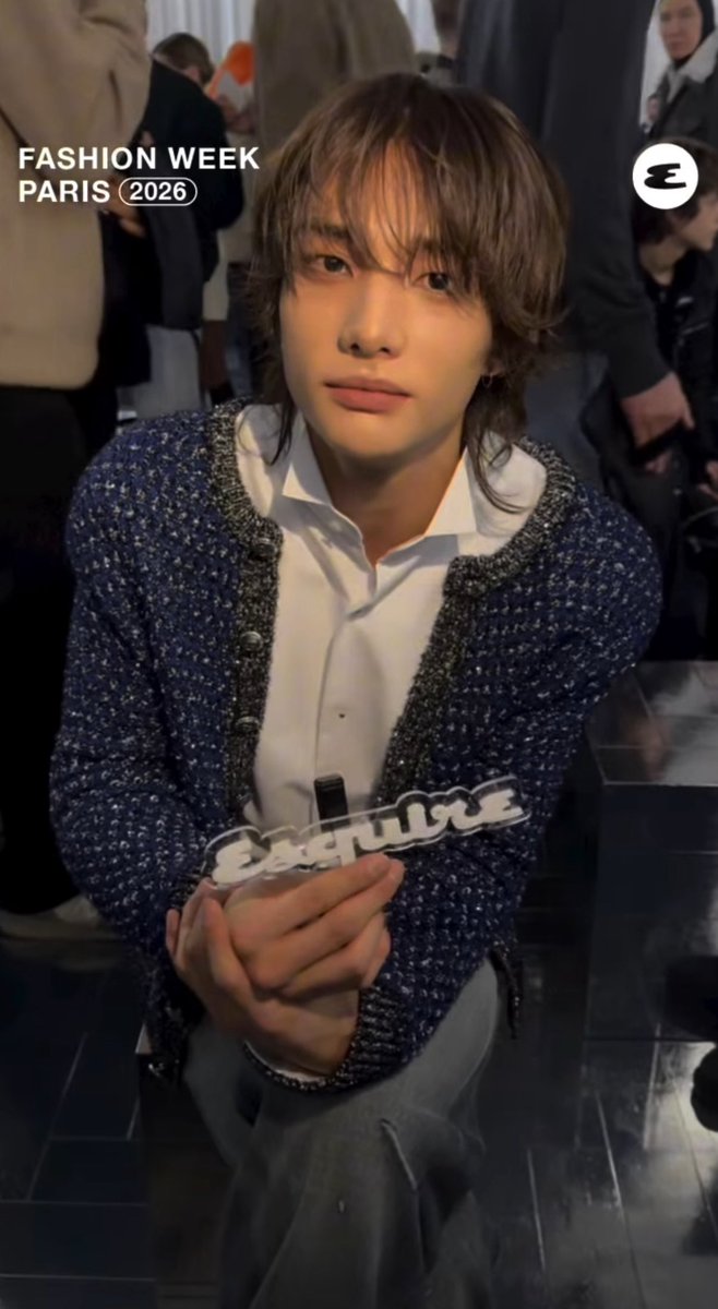 esquirekr's tweet image. 눈이 번쩍 뜨이는 현진과 디올의 만남. 그 순간을 지금 바로 확인해 보세요. ✨👀
🔗 instagram.com/reel/DTxrB2oj9…

#현진 #Dior #DiorWinter26 #Hyunjin #파리패션위크