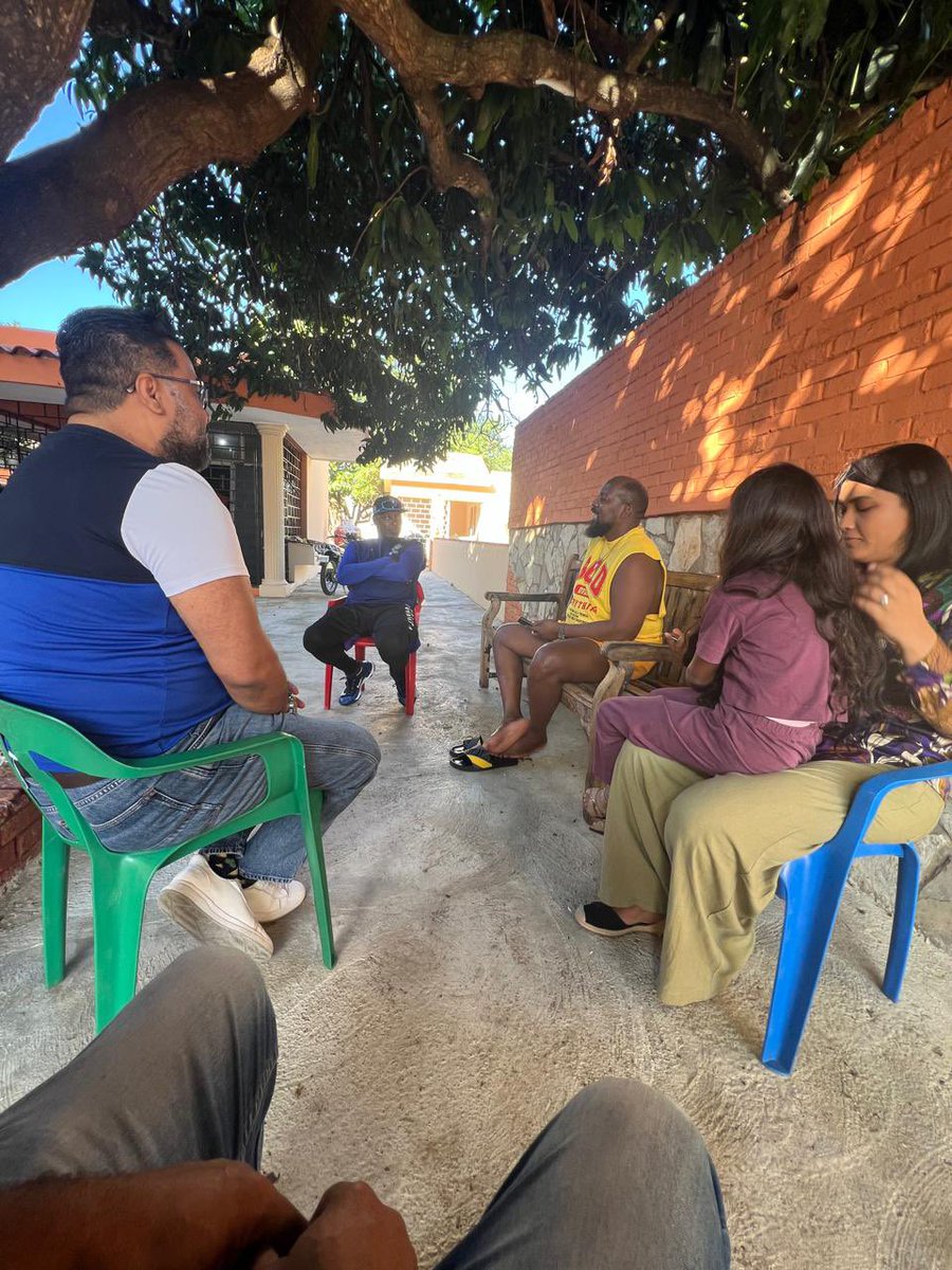 FranklinRod77's tweet image. DON GREGORIO, NIZAO:

Sumamente agradecido del ejemplar ciudadano y Miembro de #cooperstown @VladGuerrero27, por recibirnos en su hogar.

Con él, conversamos de mucho beisbol, sobre todo de los Expos de Montreal.

En diciembre pasado estuve, como cada año de visita por Canadá 🇨🇦,