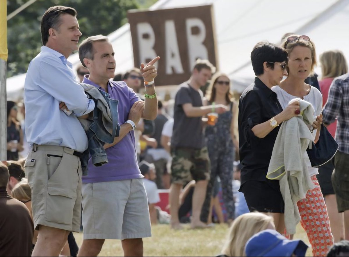 AreOhEssEyeEe's tweet image. Friendly reminder that Prime Minister Mark Carney and his wife are friends with Ghislaine Maxwell.