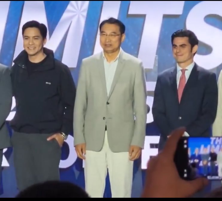 jeannieDV's tweet photo. I’m stocked!

#ALDENRichards is on the same stage as Jaime Alfonso Zobel de Ayala. 

Ibang level ka na papi @aldenrichards02 !!!!

 https://t.co/A2VdkKeGeg https://t.co/DMdBQN7ZNZ