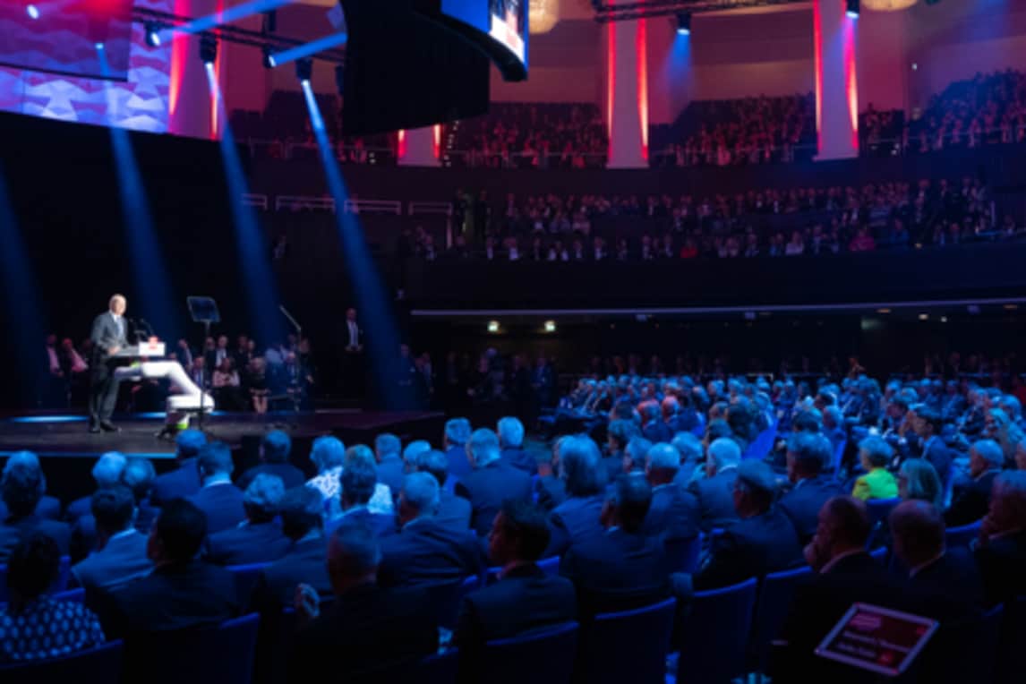 Auf der Center Stage der HANNOVER MESSE 2026 erwartet euch ein beeindruckendes Line-Up mit rund 80 internationalen Vordenker*innen und Top-Speakern aus Wirtschaft, Wissenschaft und Industrie.

Mehr dazu hier: vfmz.info/Hannover_Messe…

#HANNOVERMESSE #Industry40 #vfv26