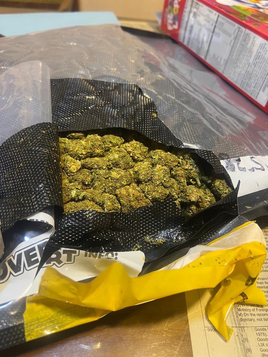 FBRSpokesperson's tweet image. #ACCU of Collectorate of Customs (Airports), Karachi foiled two attempts to smuggle marijuana through International Mail Office (IMO),seizing 1.87 kg narcotics worth Rs.57.43 million in parcels arriving from the #USA.1/2
#Pak_Customs
@IRSPakistan 
@PTVNewsOfficial 
@MoIB_Official