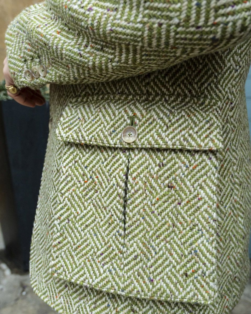 dashingtweeds's tweet image. Our new Basil unlined jackets are now available in store. 

Tailored with our 26oz Donegal tweed, this is a great jacket for the season.

dashingtweeds.co.uk/product/basil-… 

#DashingTweeds #tweedjacket #donegaltweed #unlinedjacket #jacket #wooljacket