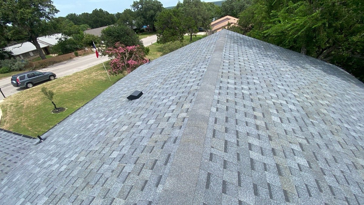 3RiversRoofing's tweet image. When it comes to your roof, don’t settle . We choose strength and style with Atlas Pinnacle Pristine. 💥 These shingles deliver premium protection and long-lasting curb appeal. Take a look at this gorgeous Atlas roof in a stylish Pewter Finish. 
#3RiversRoofing #AtlasRoofing
