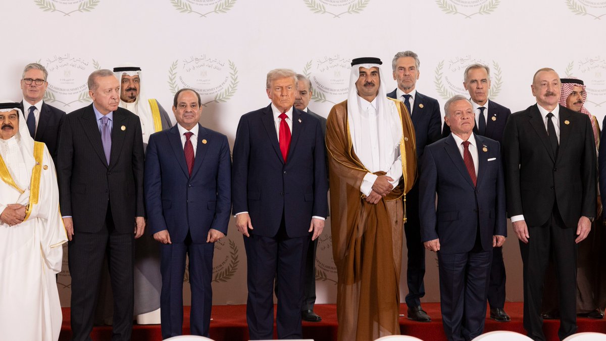 furkanhabernet's tweet image. "Gazze Barış Kurulu Şartnamesi Sızdırıldı: Tüm Yetki Trump’ta, İşleyiş Tek Kişide"

1- Trump, üye devletleri davet etme ve üyeliklerini yenileme yetkisine sahiptir. 
2- Trump, Üye Devletleri kuruldan çıkarma kararı verebilir. 
3- Trump, Barış Kurulu toplantılarının gündemini…