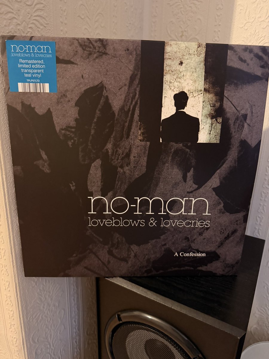 between the moon and the tide 🎸 tweet media