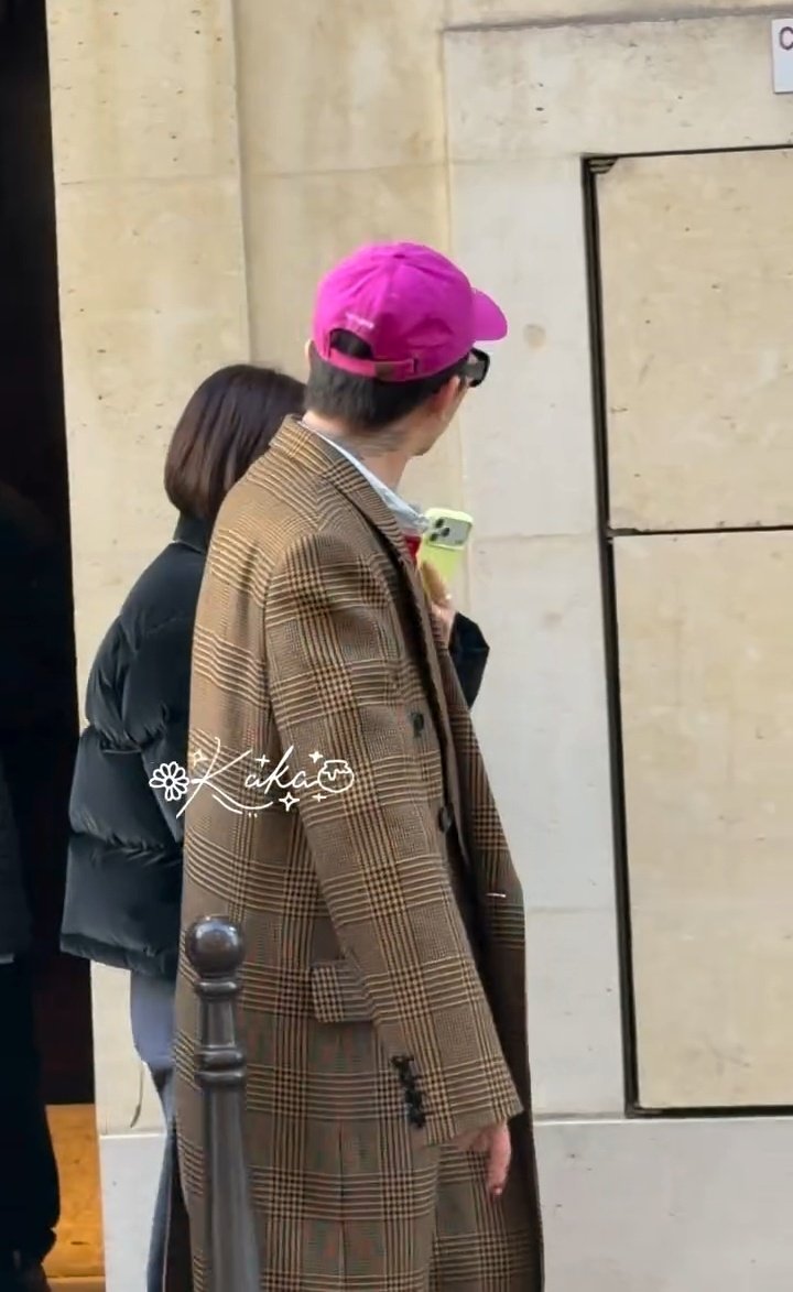 WhiteTamar1's tweet image. Casetify 1st global icon #GDRAGON and team GD lomi in in Paris 🤗