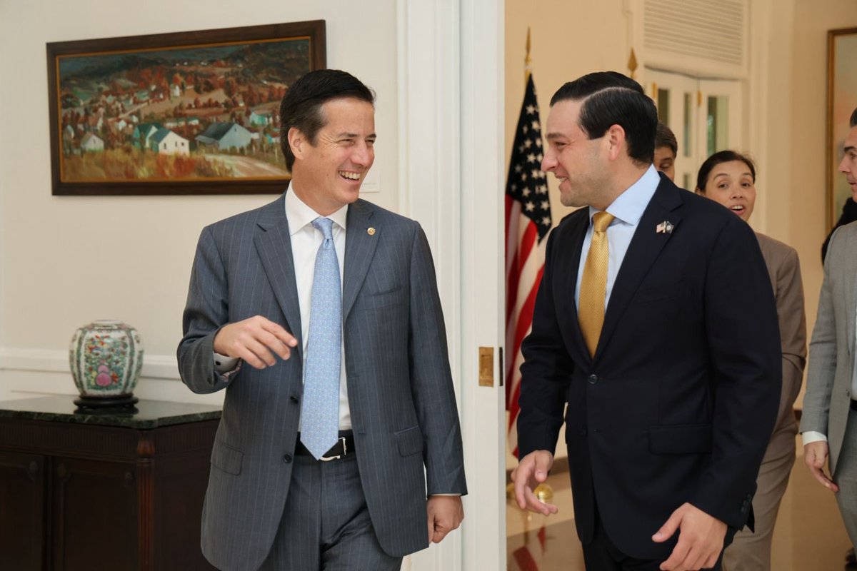 USAmbassadorPAN's tweet photo. Fue un placer dar la bienvenida al senador @BernieMoreno para sostener reuniones productivas en Panamá. Trabajamos juntos para proteger la infraestructura crítica, fortalecer la seguridad y ampliar las oportunidades comerciales en todo nuestro hemisferio. ¡También dimos inicio a #Freedom250 y celebramos el histórico primer año del presidente Trump en el cargo!