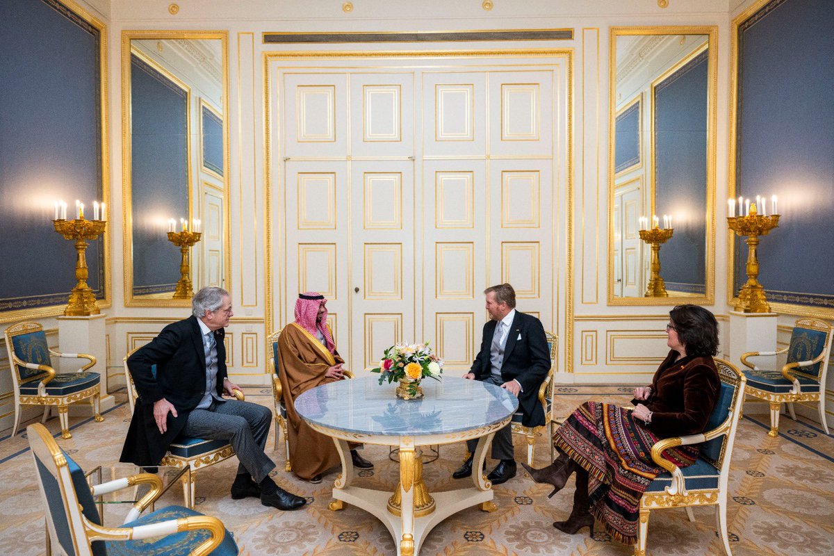 قدم سفير خادم الحرمين الشريفين لدى مملكة هولندا الأستاذ/ شاهر بن خالد الخنيني  أوراق اعتماده لجلالة الملك فيليم اليكساندر  ملك هولندا، بقصر نوردايندة بلاهاي.