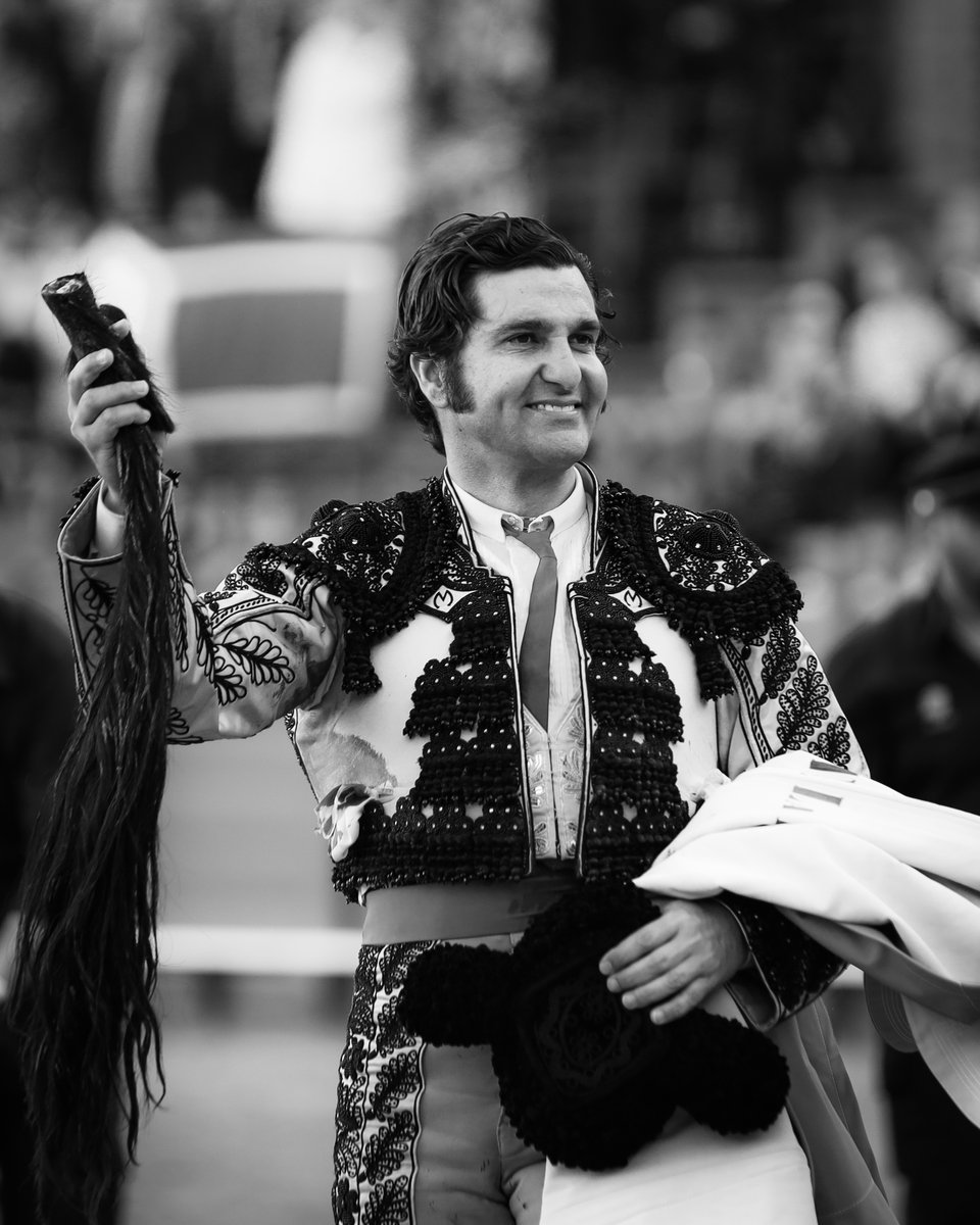 Volver cuando eres leyenda no es regresar: es hacer historia otra vez. 

Morante VOLVERÁ A TOREAR en La Maestranza.