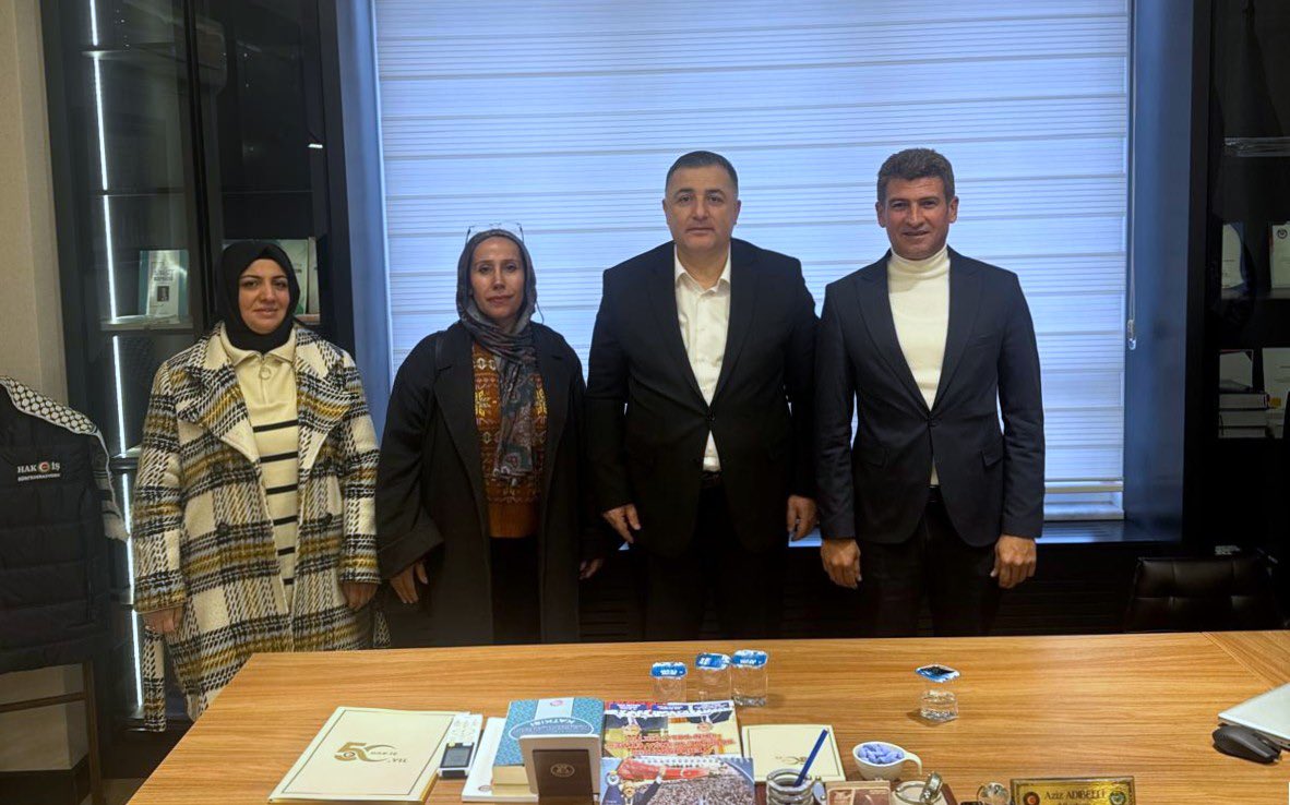 ERSOY: “MARDİN’DE ÜYELERİMİZE VERDİĞİMİZ SÖZÜ TUTTUK

Genel Başkan Yardımcımız İdris Ersoy, 21 Ocak 2026 tarihinde Mardin Şubemiz tarafından düzenlenen toplantıda, Mardin Büyükşehir Kent A.Ş. temsilcilerimizle bir araya geldi.

Ayrıntılar 👇

hizmet-is.org.tr/haberler/ersoy…