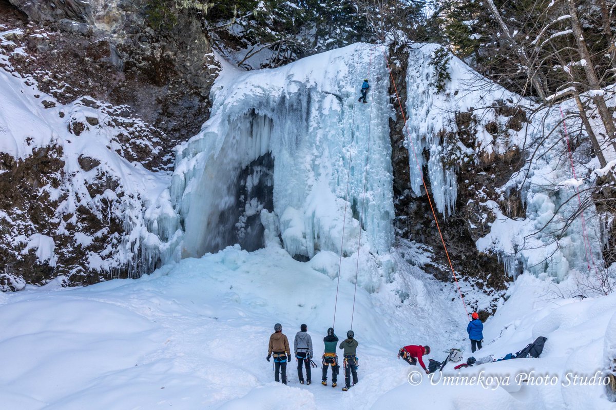 乗鞍、凍結した善五郎の滝。この時期ならではの風景。
#乗鞍 #乗鞍高原 #善五郎の滝 #アイスクライミング #氷瀑