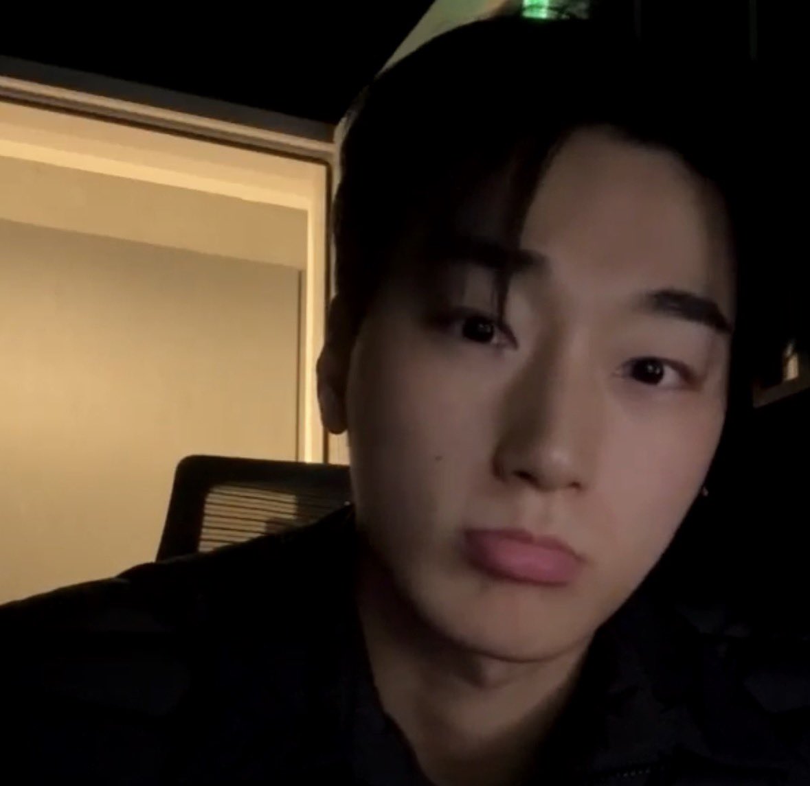 sruumx's tweet image. san is on pop live after chatting on fromm🫶