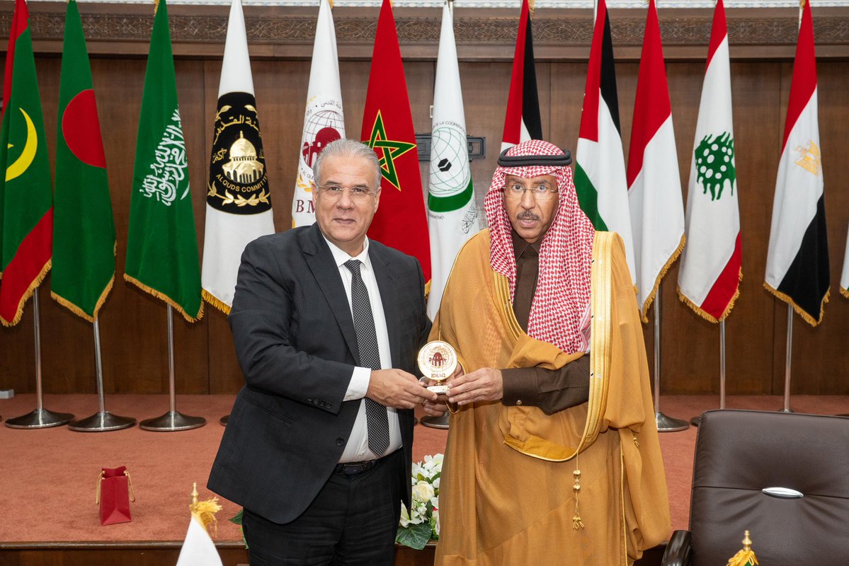 KSAembassyMA's tweet image. قام سعادة السفير الدكتور سامي بن عبدالله الصالح @SAMIOALSALEH يوم الأربعاء 21 يناير 2026م، بزيارة إلى مقر وكالة بيت مال القدس والتقى بالمدير المكلف بتسيير الوكالة سعادة الدكتور/محمد سالم الشرقاوي ، الذي قدم شرحاً حول المهام التي تضطلع بها وكالة بيت مال القدس لدعم السكان…