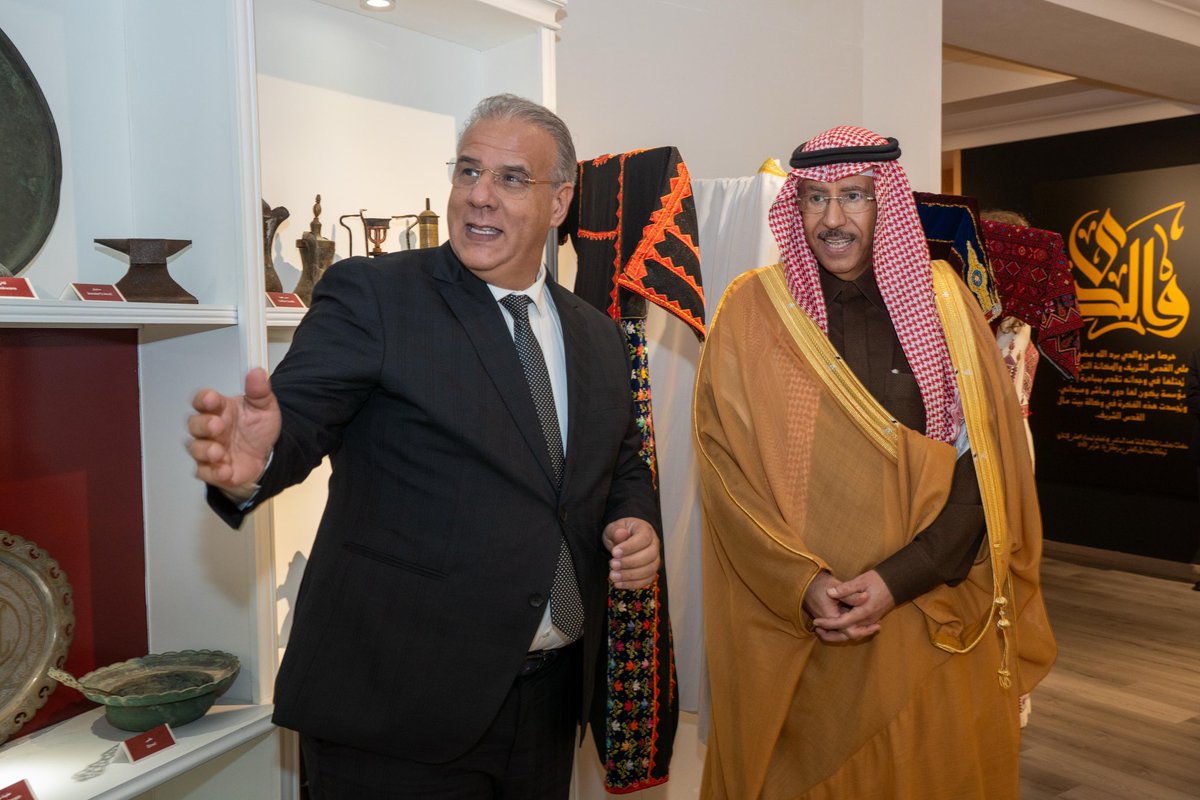 KSAembassyMA's tweet image. قام سعادة السفير الدكتور سامي بن عبدالله الصالح @SAMIOALSALEH يوم الأربعاء 21 يناير 2026م، بزيارة إلى مقر وكالة بيت مال القدس والتقى بالمدير المكلف بتسيير الوكالة سعادة الدكتور/محمد سالم الشرقاوي ، الذي قدم شرحاً حول المهام التي تضطلع بها وكالة بيت مال القدس لدعم السكان…