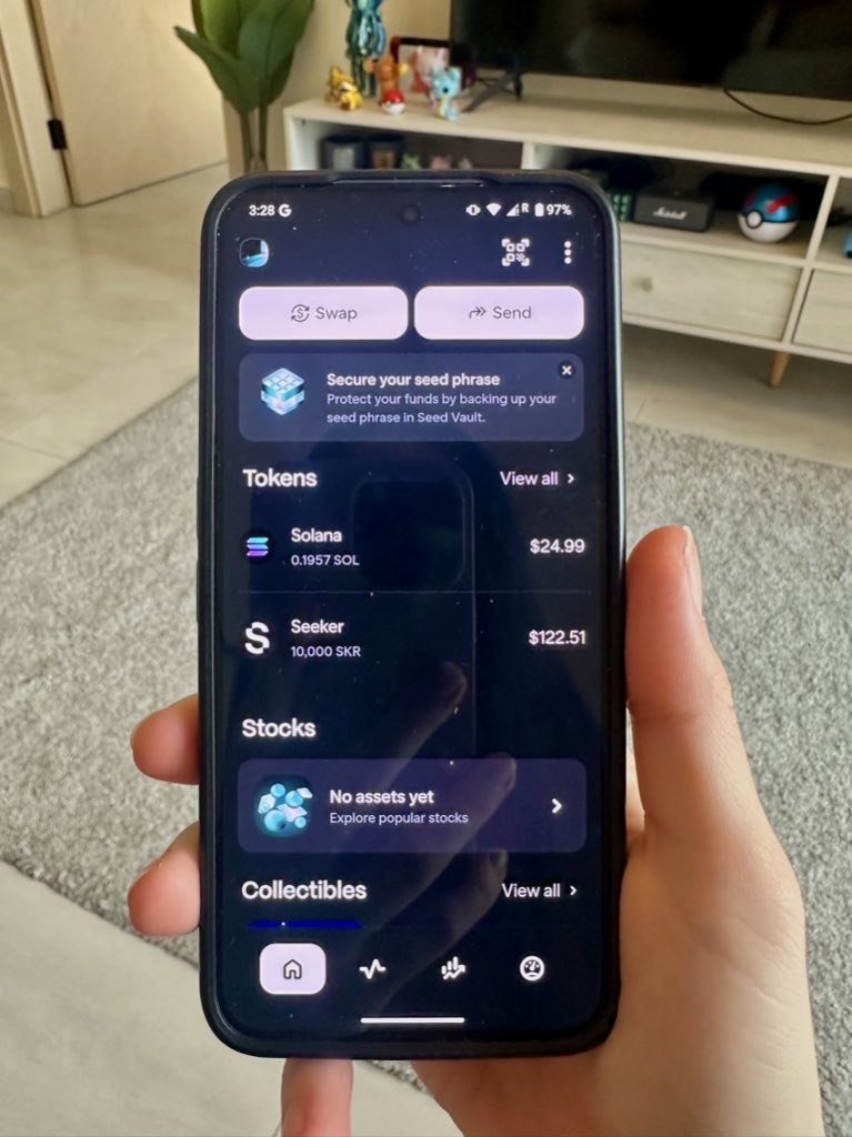 cryptopizzagirl's tweet photo. Just claimed my $SKR
 
Love that I can earn rewards just by using my Seeker 

Thank you Solana 💜 https://t.co/3gRRbGhBnq