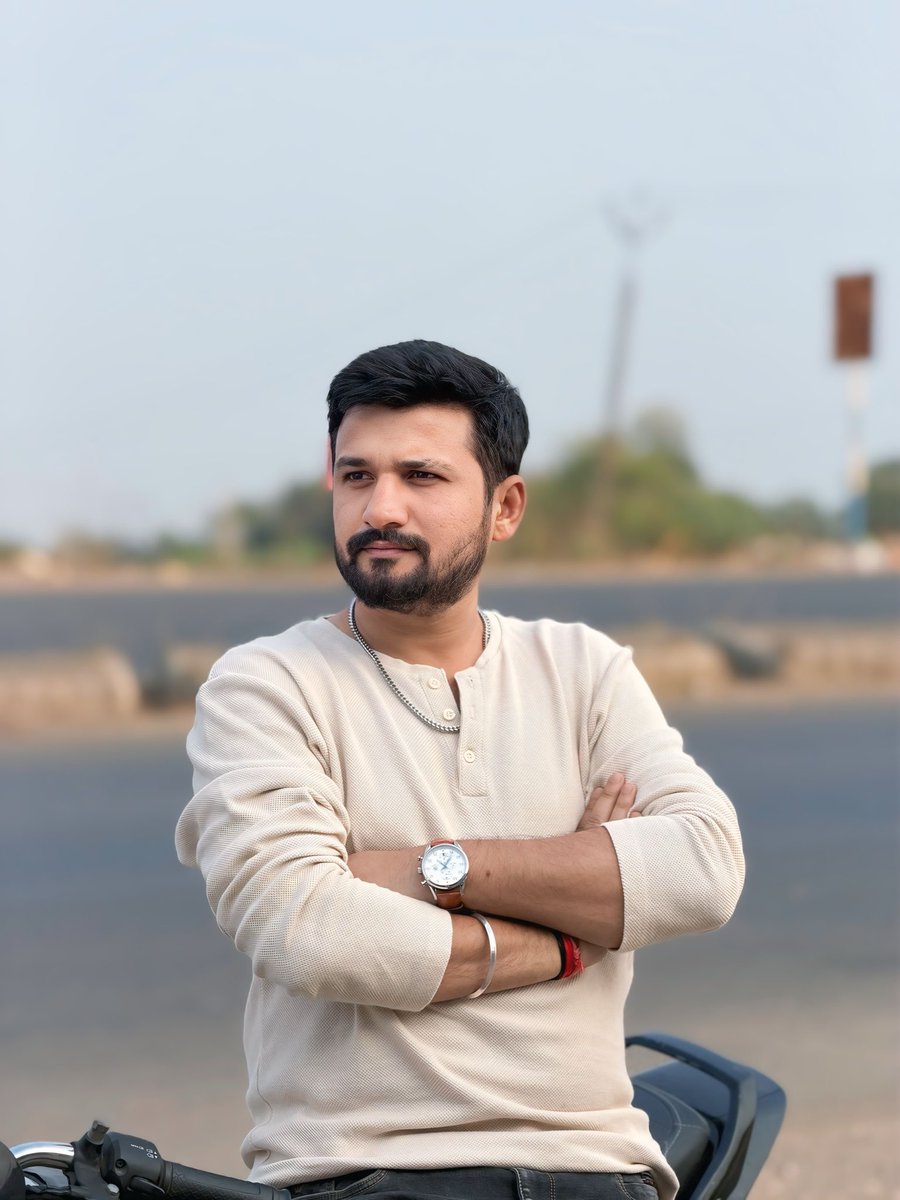 iamUtkarsharma's tweet image. Less noise, more class. ✨💫❣️

#simplelook #desiswag #confidence #menstyle #real