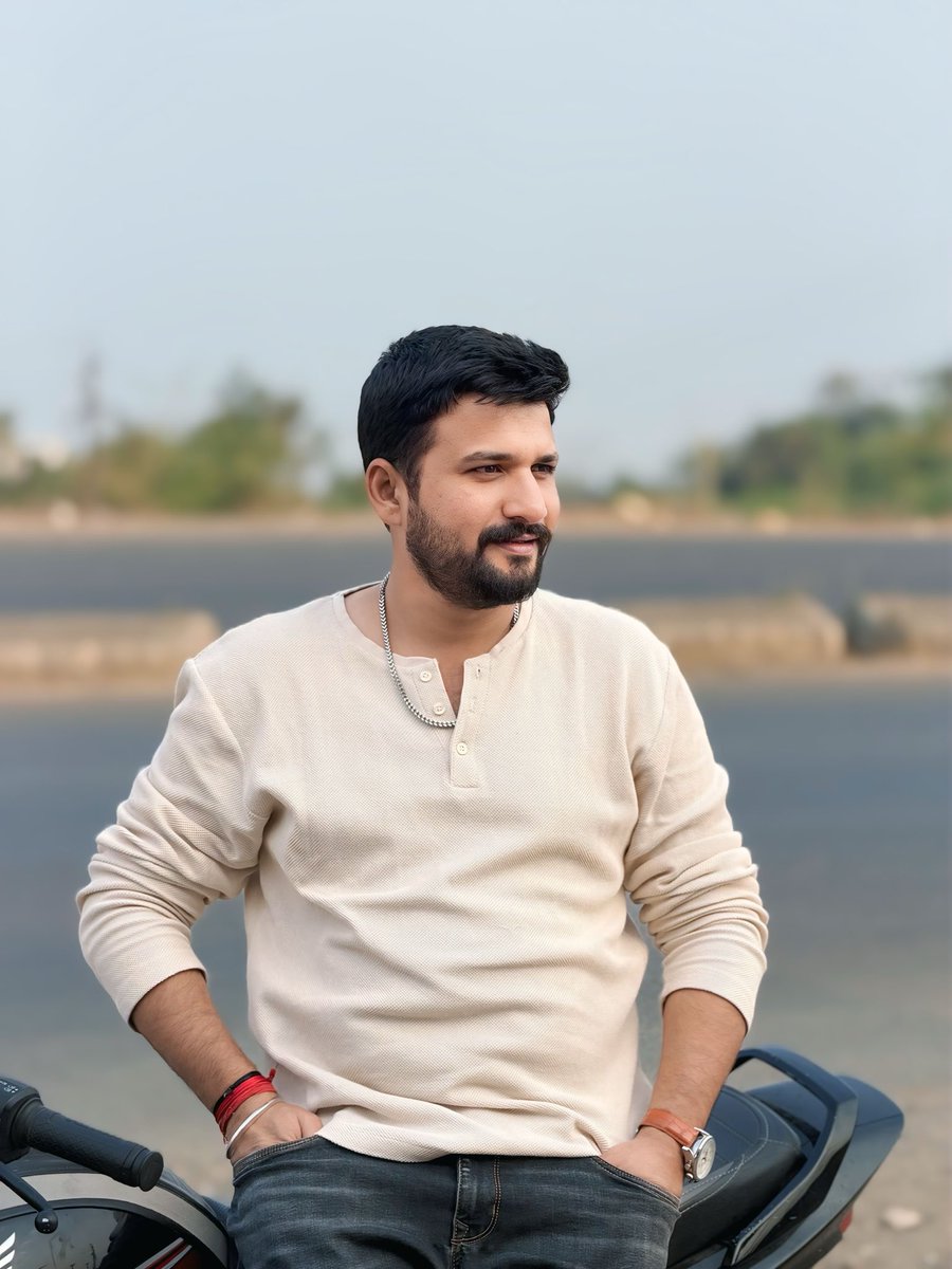iamUtkarsharma's tweet image. Less noise, more class. ✨💫❣️

#simplelook #desiswag #confidence #menstyle #real