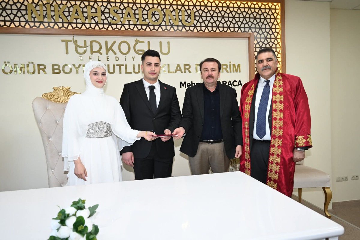 turkoglum46's tweet photo. FATİH MEHMET ERKOÇ’TAN AHDE VEFA; YALNIZ BIRAKMADI

https://t.co/o2DzuEfros

#FatihMehmetErkoç #Kahramanmaraş #ahdevefa #MuzafferTürk #Türkoğlu https://t.co/RDeVpxfHMJ