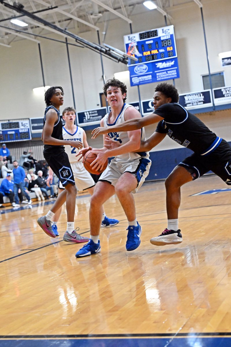 MikeSportShots's tweet image. MBball North Hardin @ LexCath. Quick reschedule showcased exceptional athletic prowess of both Bball &amp;amp;  Cheer teams. LexCath teamwork and shooting won the day, and the game. Final 81-56 LexCath.
More pics: photos.app.goo.gl/S189wLy8RMpx3s…
@LexCath_BBall @LexCathSports @NorthHardinBB