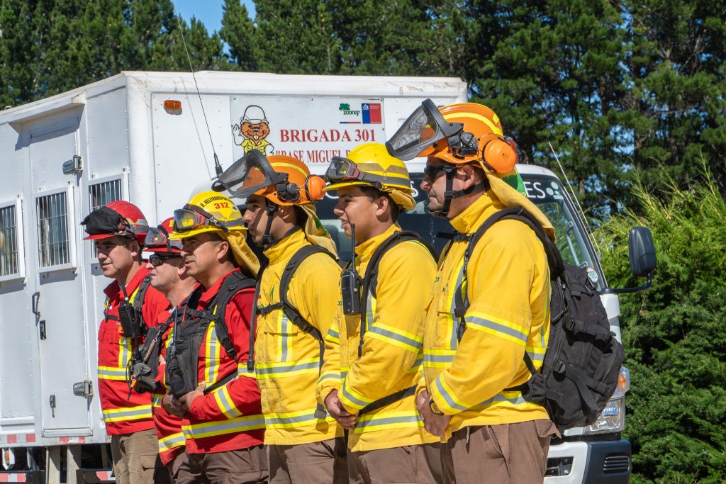 🇨🇱 | Ayuda internacional ofrecida y aceptada por Chile, hasta ahora el desglose sería:

🇲🇽 | Mexico: 145 Brigadistas 
🇺🇾 | Uruguay: 30 Bomberos 
🇵🇹 | Portugal: 11 Especialistas 
🇧🇷 | Brasil: 100 Brigadistas 
🇵🇾 | Paraguay: 9 brigadas en camionetas (45 personas aprox)