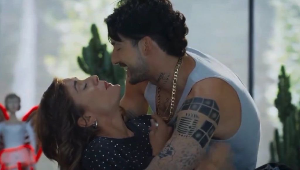 charleimyflow_'s tweet image. ESCUCHAR Α CHARLY REFIRIÉNDOSE Α YEIMY COMO “MI MUJER” ES TAN LINDO🫠🫠 

#LaReinaDelFlow3