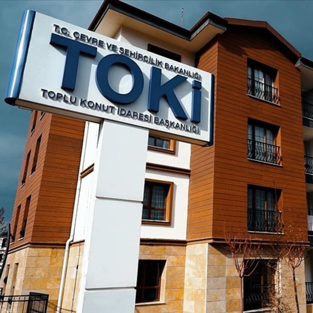 TOKİ Tokat kura çekimi, canlı yayınlanıyor. TOKİ tarafından yapılan konutların sahiplerini belirlemek amacıyla gerçekleştirilen kura çekimi, şeffaf bir şekilde halka sunuluyor. 
#GündemX #TOKİTokat #KuraÇekimi #ŞeffafAdalet #ToplumsalGüven #CanlıYayın