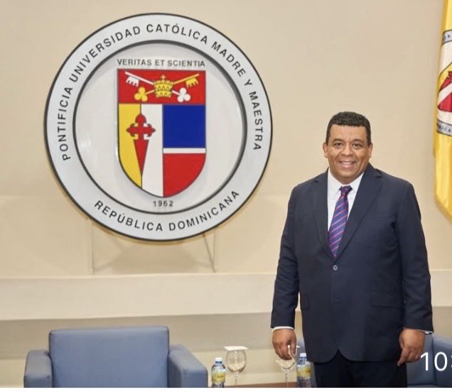 Despedimos un genio del Derecho, un docente consagrado y gran amigo que deja huellas imborrables: generoso, cercano, afable, sencillo, una mente brillante. Nos deja un legado de sabiduría y de humanismo. Un humor que nunca olvidaremos. Gracias por tanto mi hermano amigo Juanma!