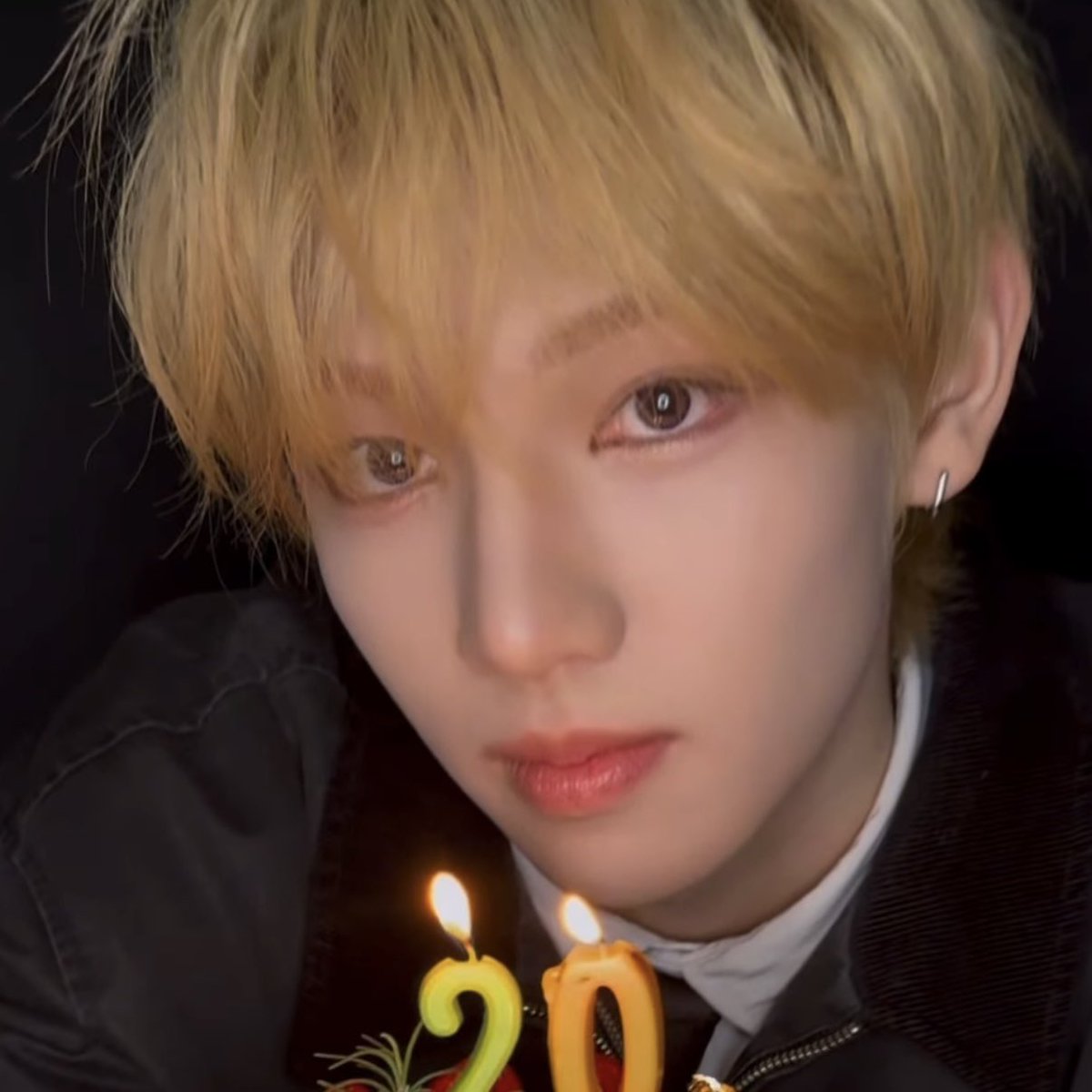 xanxsun's tweet photo. 미친미모 https://t.co/2Steghqb92