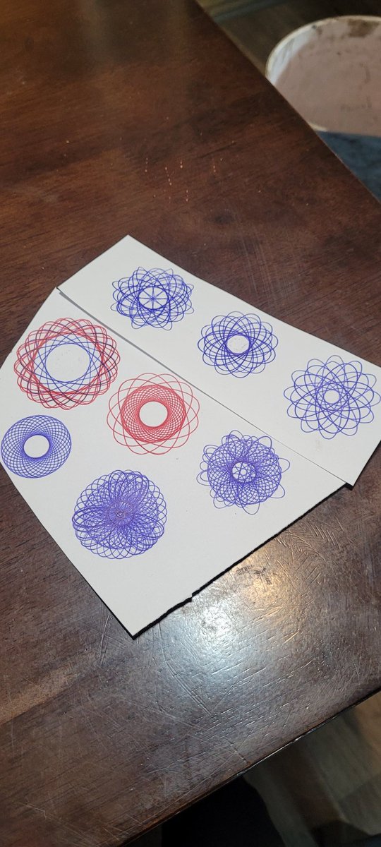 I've been practicing with Spirograph's today and I'm already loving the results 💙💙💙
#spirograph #penart #spirographart #ArtistOnTwitter #artist #drawing
