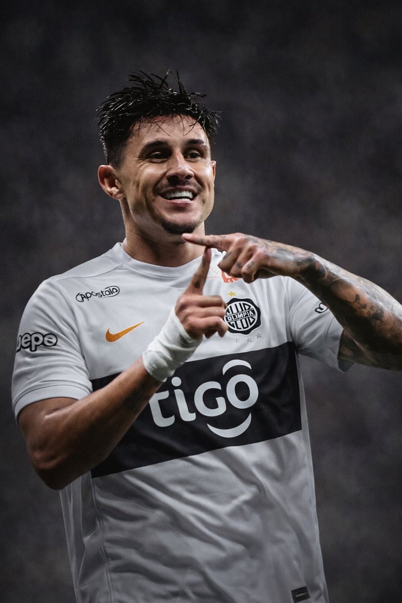 De acuerdo a la información de <a href="/BrunoPont/">Bruno Pont</a>, Olimpia ya habría enviado 6 ofertas a Fortaleza por Adam Bareiro y todas fueron rechazadas.

La última oferta que propuso el Franjeado, fue de 2.500.000 dólares incluyendo el pase de Paulo Riveros.

El “Zorrito” quiere jugar en Olimpia