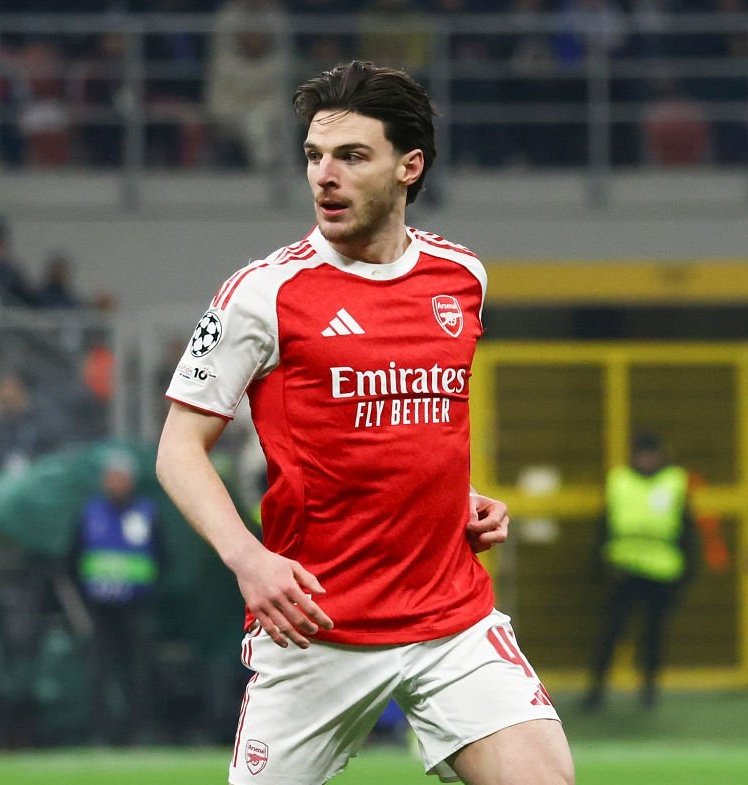 ArsenalInteract's tweet image. Resulta curioso que los que quieren fuera a Odegaard identifiquen su ausencia como la prueba irrefutable de una supuesta mejoría del juego del Arsenal. No obstante, Eberechi Eze jugó en la zona que suele ocupar Declan Rice, quien también estuvo en el banco la mayor parte del…