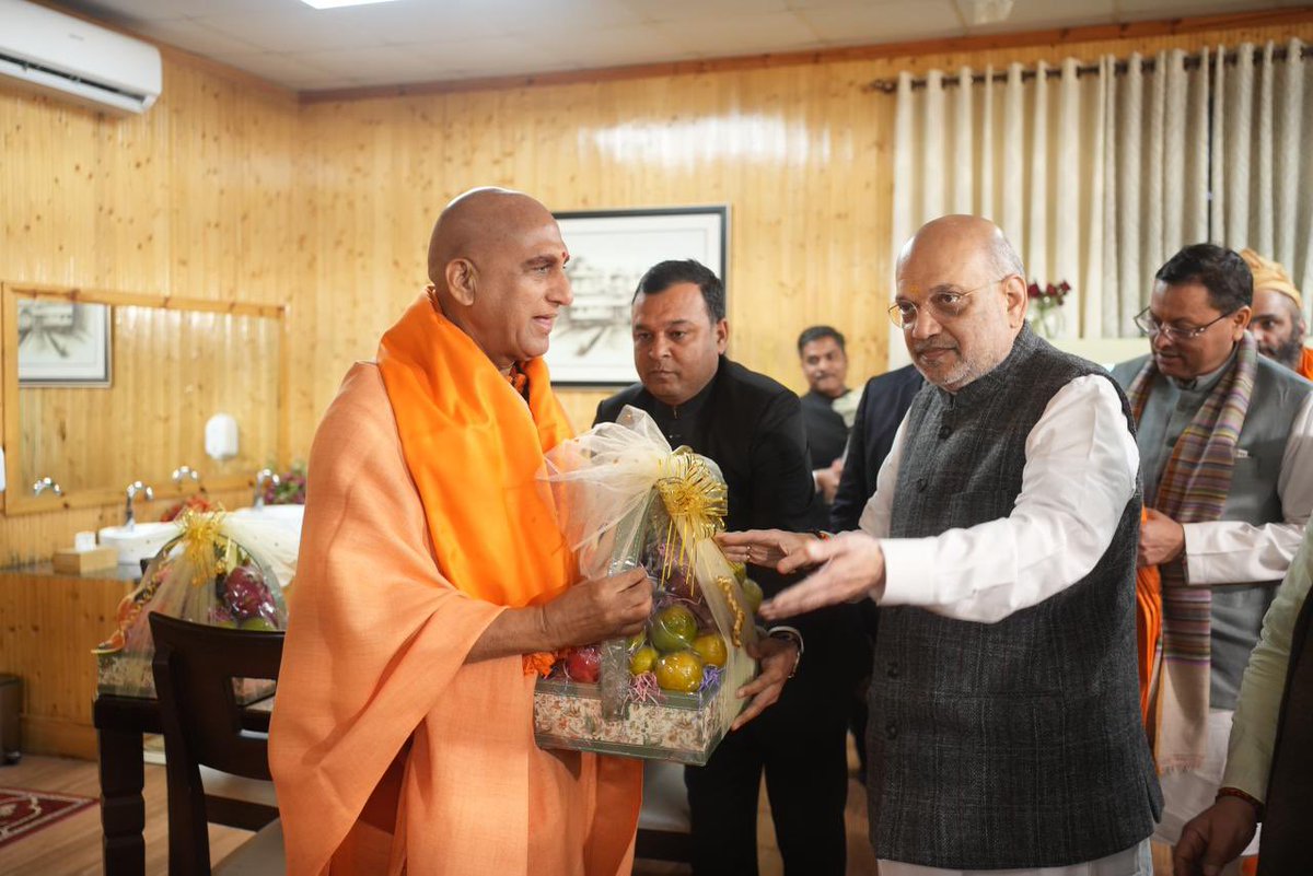 श्री पंचदशनाम जूना अखाड़ा की आचार्यपीठ श्री हरिहर आश्रम, कनखल हरिद्वार में भारत के यशस्वी एवं दूरदर्शी गृह एवं सहकारिता मंत्री आदरणीय श्री अमित शाह जी का आगमन हुआ। इस पावन अवसर पर श्रीमत्परमहंस परिव्राजकाचार्य, श्रोत्रिय, ब्रह्मनिष्ठ, अनन्तश्रीविभूषित, जूनापीठाधीश्वर,