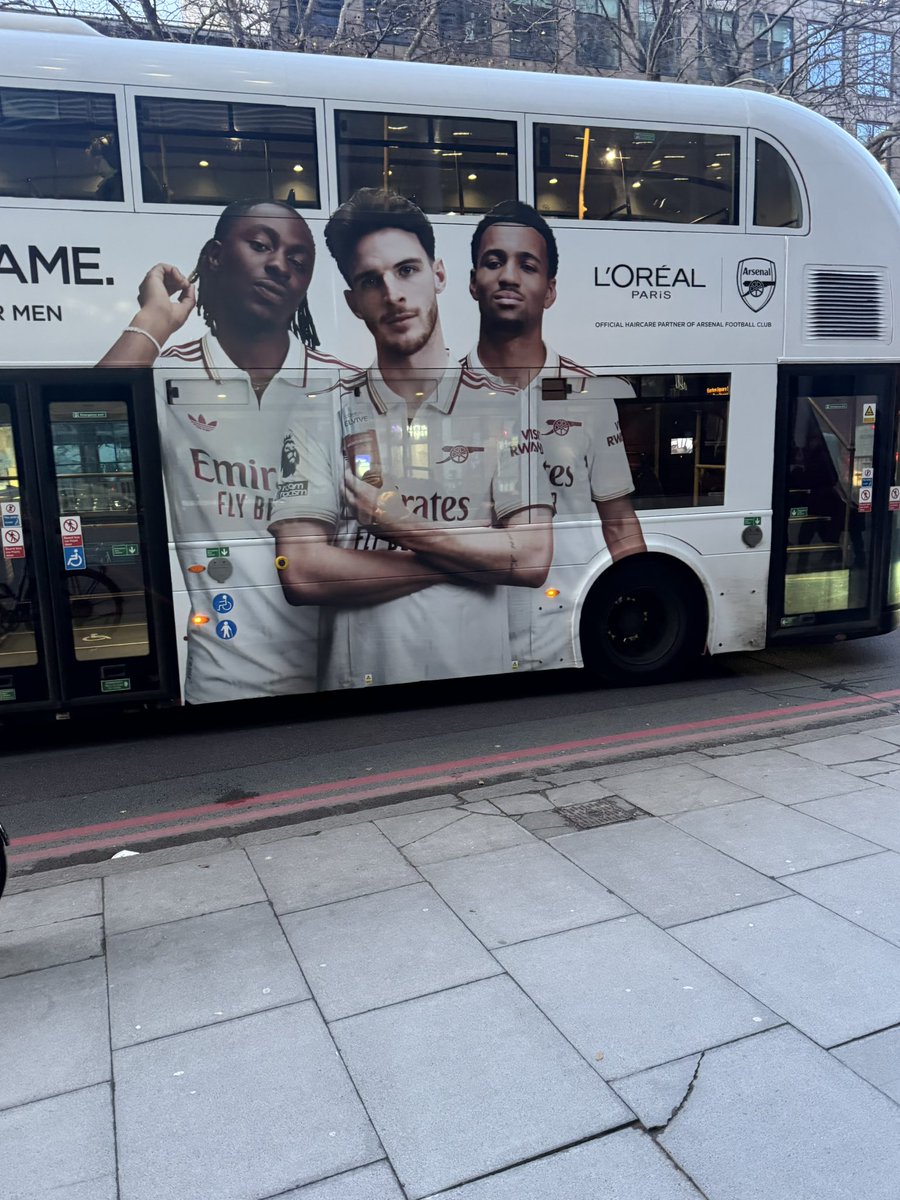 ArsenalN7's tweet image. Things you love to see on London buses 😍