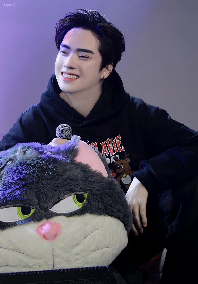 Cheryl_LU921's tweet photo. 甜美的笑容令人陶醉💕
#GardenBackConcert
#TEeThanapon #ตี๋ธนพล💛✨ https://t.co/032VNU4dH7