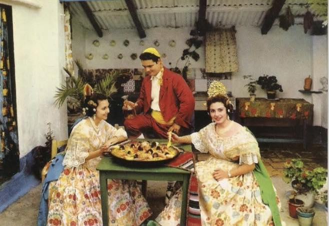 Sanguango1977's tweet photo. Jo només passava per ací per a recordar que als valencians, a coents, no ens guanya ningú! https://t.co/ZSWb9V4TxE