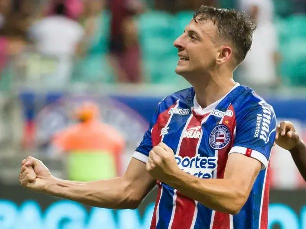 ColFootyReport's tweet photo. This is problematic. There are 5 months left until the World Cup starts; both James Rodriguez and Santiago Arias have yet to find new teams. They should look to sign for a club as soon as possible, we need them to have rhythm and form, most especially James who is our captain 🇨🇴 https://t.co/TZ0QWgWEgA