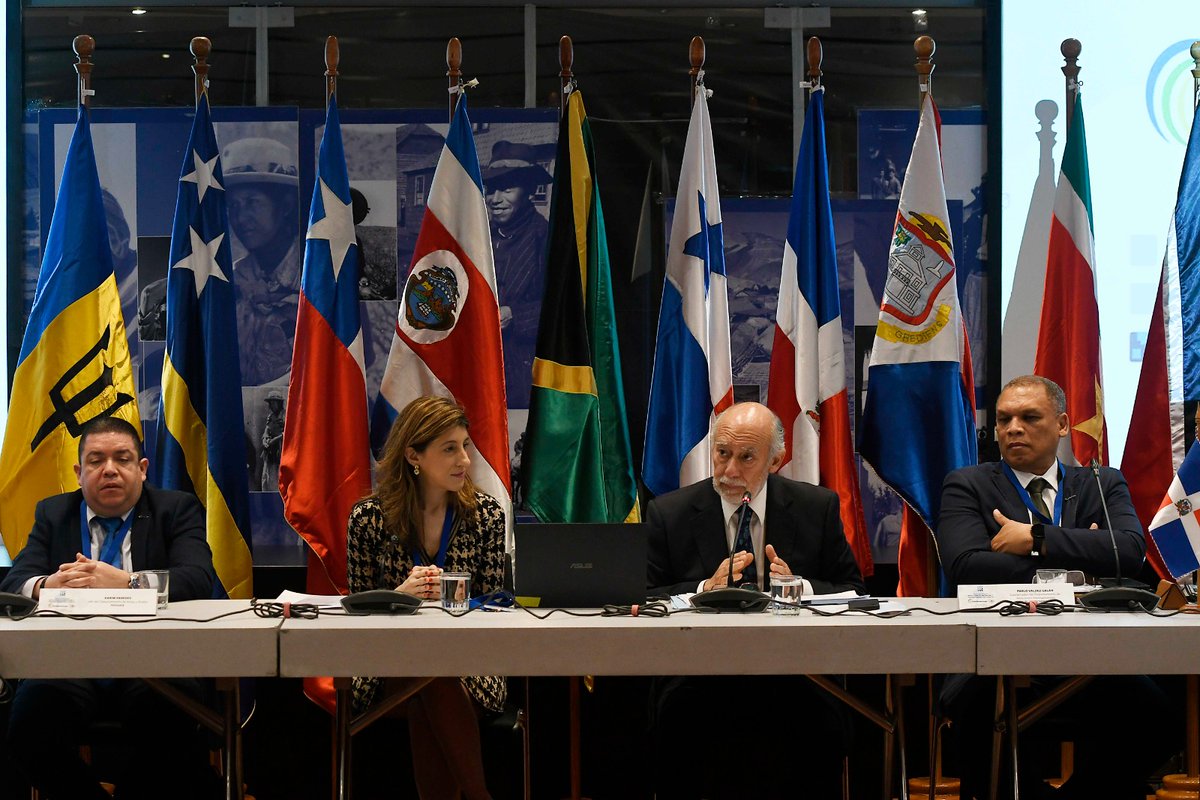 ifloressenador's tweet photo. La Inteligencia Artificial es un tremendo desafío, especialmente para mejorar la gestión pública con un uso adecuado y a la altura de las necesidades.
Hoy inauguramos en conjunto con @ParlAmericas , organización que presido, y la @Camara_cl la visita de estudio con representantes de las cuatro Américas.
El objetivo es trabajar juntos para empoderar a nuestros parlamentos en este camino; un esfuerzo compartido para fortalecer las capacidades institucionales de los parlamentos de nuestra región en materia de transformación digital.
Modernizar procedimientos, mejorar la gestión de la información y fortalecer la calidad del trabajo legislativo es, en en otras palabras, mejorar nuestro trabajo por el bien común.
Exitosa jornada con el apoyo de @bcnchile