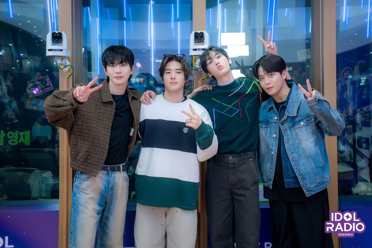 idolradiokorea's tweet image. [#아이돌라디오4 앨범 260119]

EP#190 이게 바로 빵빵즈의 우정❣️ 복작복작 에디 1주년 파티🥳(DJ 에릭)

얼마나 친한지, 찐친 텐션 제대로 느낀 시간
바쁜 와중에 에디 1주년 축하하러 와줘서 고마워요!
빵빵즈 우정 영원해 💞

@THEBOYZ_officl
@YOONSANHA_offcl
@official_bomin
@ATEEZofficial…