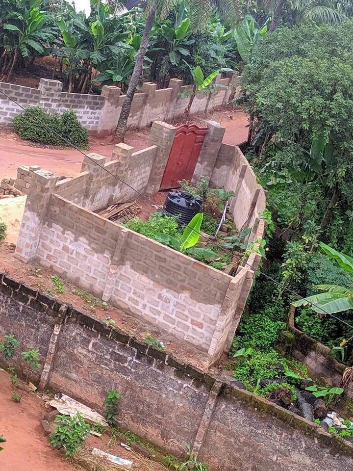 You know that junction to crystal schools jalingo at airstrip you will see this exact plot of land there .