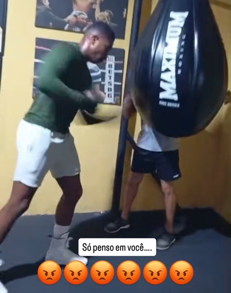 leafevalin's tweet photo. O Damen o tempo todo assim sobre o Laurent nossa ele é tão lindo pena que é um MALDITO pena que deitar com ele seria igual deitar com uma COBRA VENENOSA nossa que feições de ANJO mas que palavreado de PROSTITUTA DE BEIRA DE ESTRADA https://t.co/9nAECCpV1d